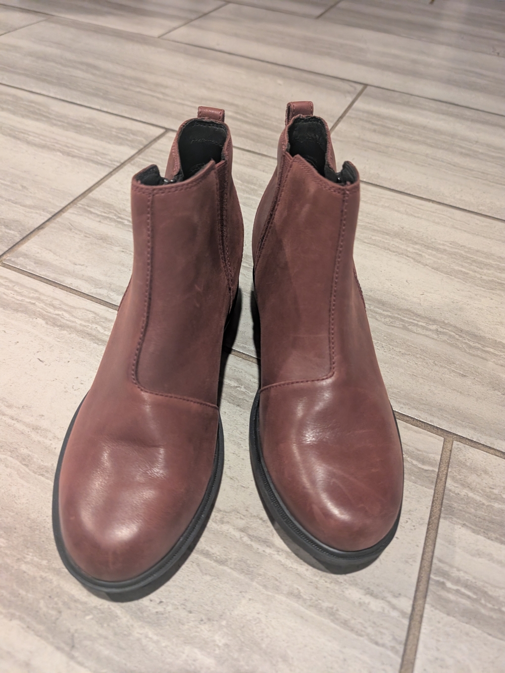Sorel Women's Chelsea Ankle Boots in Burgundy Leather